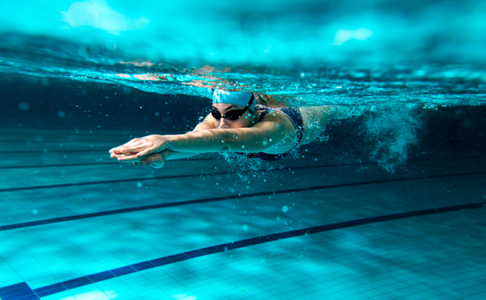 Benefici del nuoto sul corpo femminile