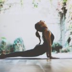Riposare la schiena facendo yoga