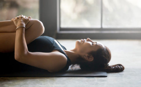 Fare yoga aiuta a dormire bene