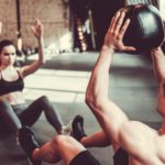 Fare esercizi a corpo libero per allenamenti funzionali