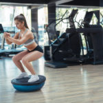 Gli squat come esercizio dell'allenamento funzionale