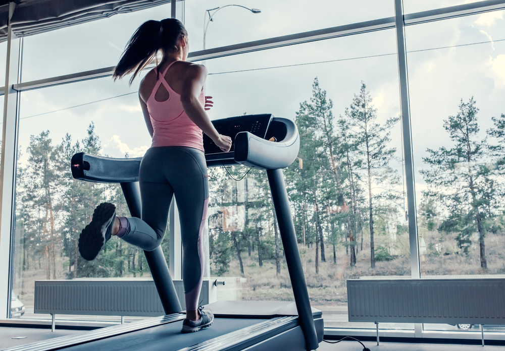 È preferibile camminare o correre sul tapis roulant?